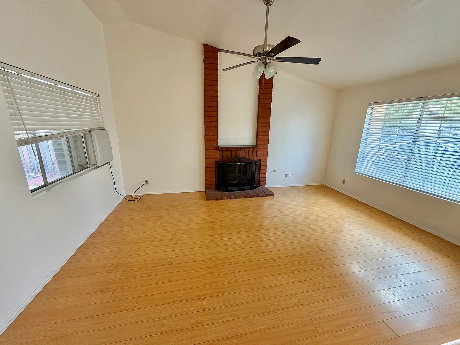 4 bed, 1524 sqft, $2,700 — Photo 2