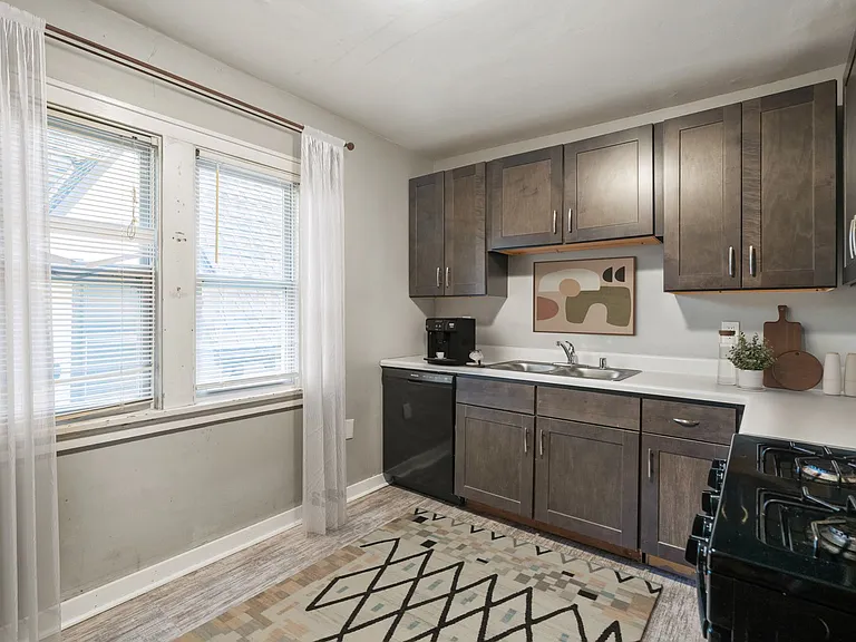 3372 N Downer Ave — Photo 3
