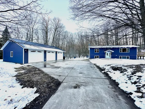 W10550 Elmwood Ln, Aniwa, WI 54408