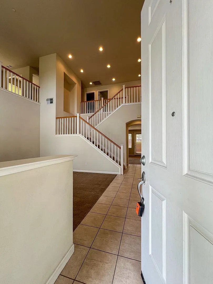 Spacious 4 Bedroom Amercian Canyon Home in Desireable Neighborhood — Photo 3