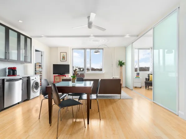 35 McDonald Ave APT 3D, Brooklyn, NY 11218