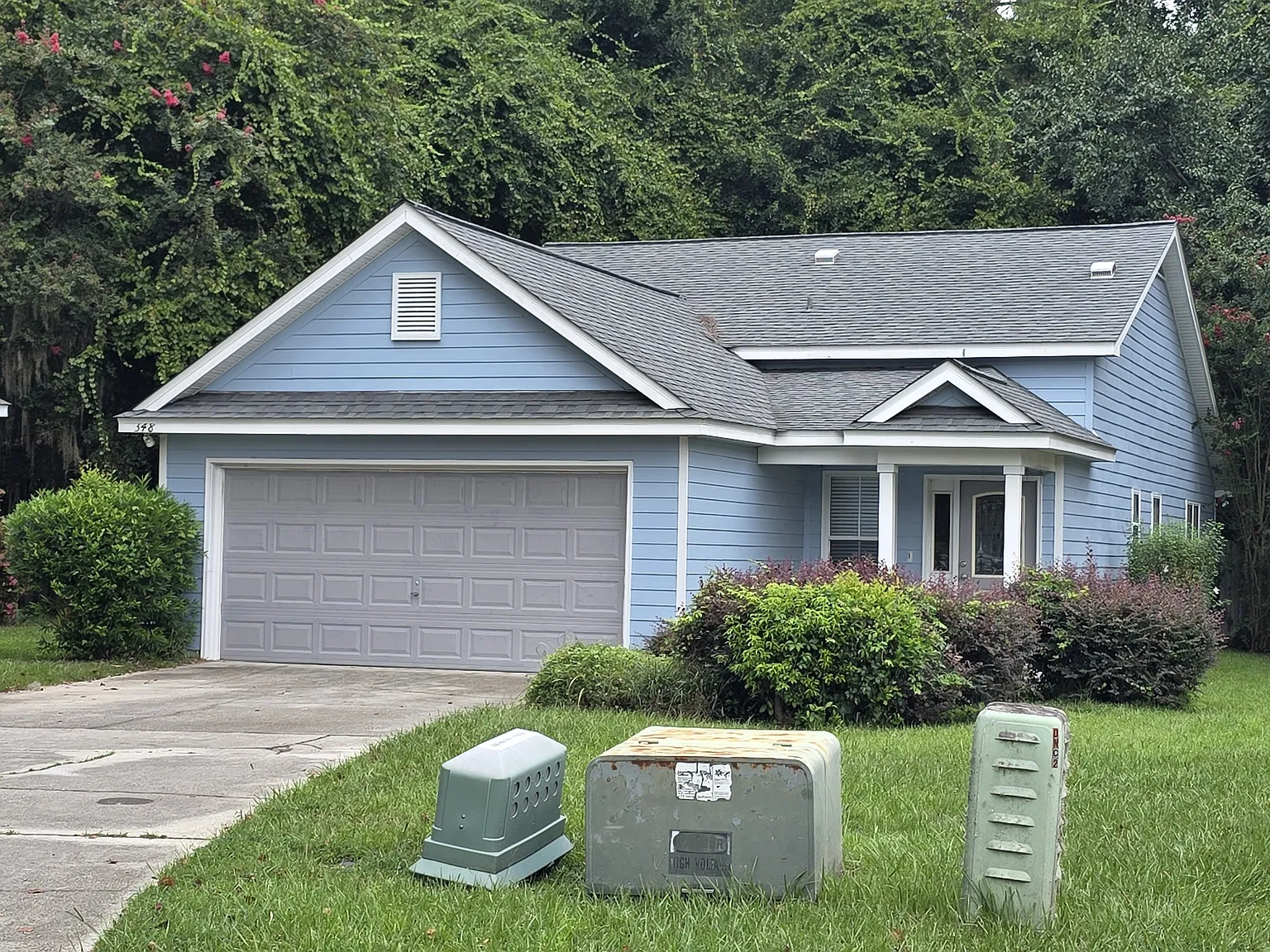 3 bed, 1355 sqft, $2,000 — Photo 2
