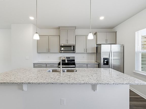 5th image of 903 Fearless Rd