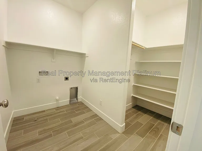 2752 E Tamarind Dr — Photo 35