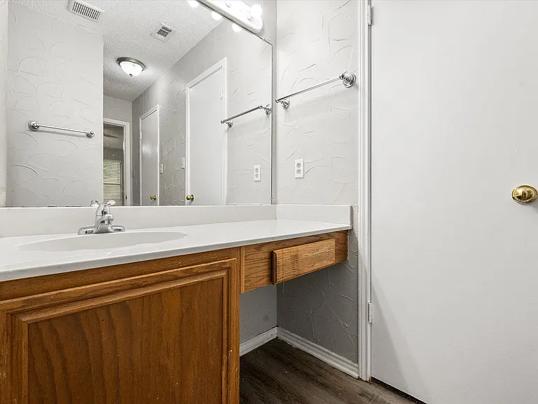 1217 Hidden Creek Dr — Photo 21