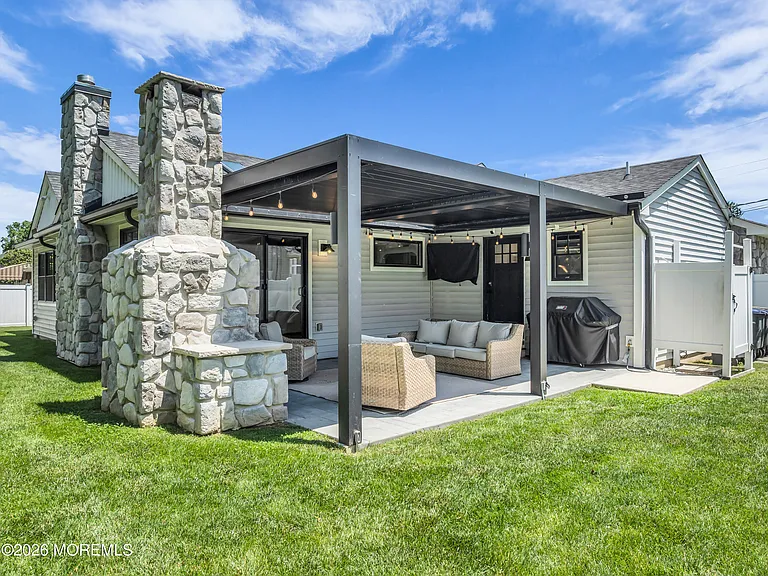 2411 Fairview Dr — Photo 30