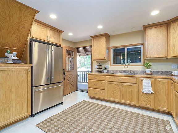 4th image of 141 N Staircase Drive