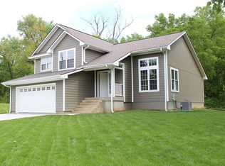 1202 N 6th St, Atchison, KS 66002
