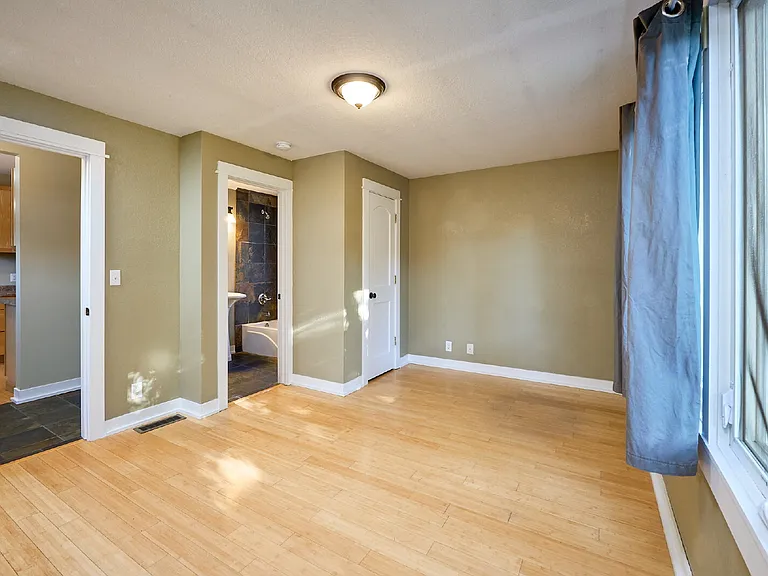 1036 15th Ave SE — Photo 19