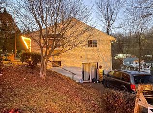 10 Hollow Dr, Canonsburg, PA 15317