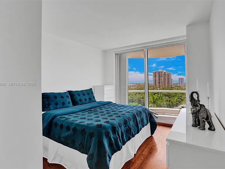 7000 Island Blvd #808 — Photo 6