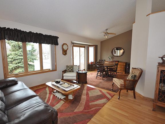 4th image of 918 Sommerset Blvd