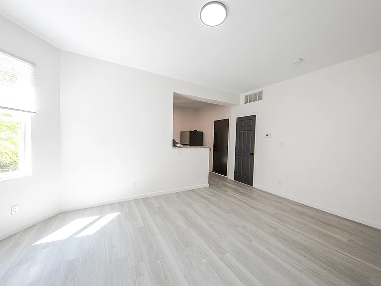 2620 May St #4 — Photo 11