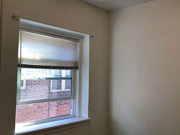 5th image of 2304 Harriet Ave #203