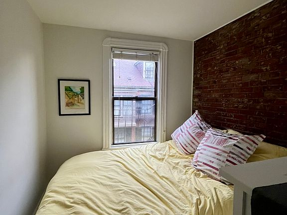 3rd image of 99 Myrtle St APT 6