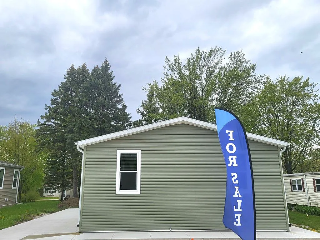 3 bed, 2.0 bath, 1460 sqft, $2,199 — Photo 4