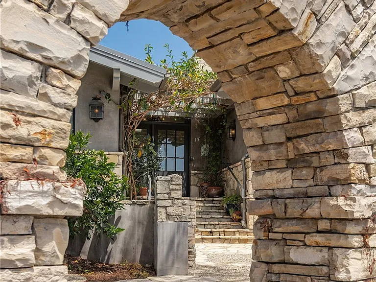 57 Narcissa Dr — Photo 7