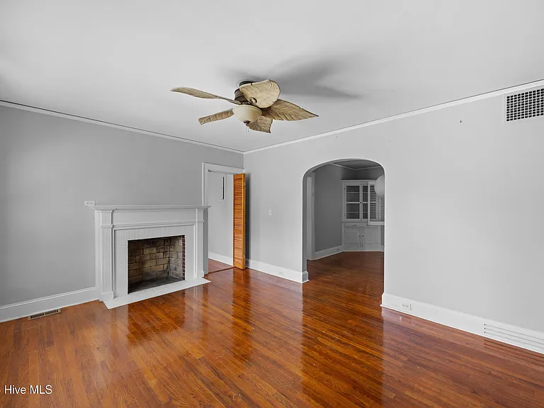 2137 Jackson St — Photo 5