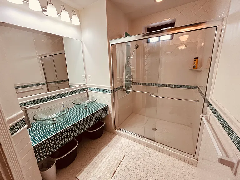 2nd bathroom