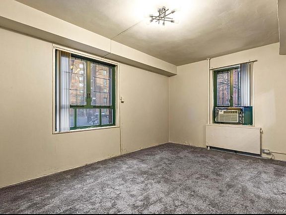 3rd image of 1480 Parkchester Road