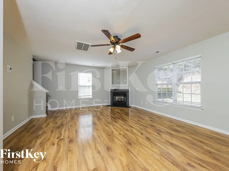 828 Peachtree Meadows Cir — Photo 2