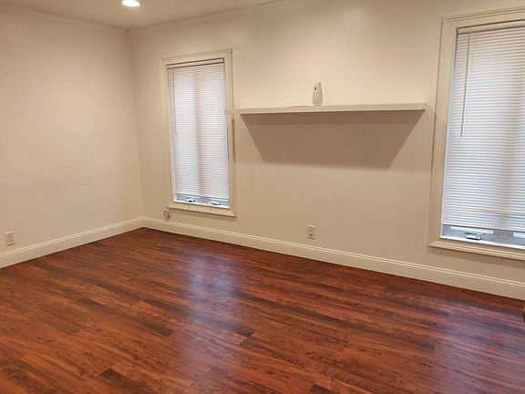 3rd image of 3217 147th Pl Floor 1