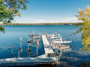 2135 W Shore Dr, Delafield, WI 53018