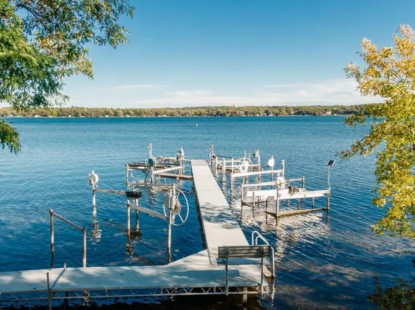 2135 West Shore DRIVE, Delafield, WI 53018