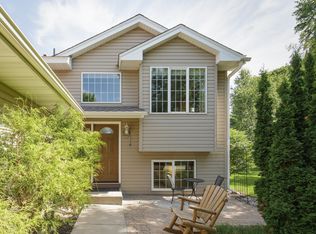 22075 Red Oak Dr, Rogers, MN 55374