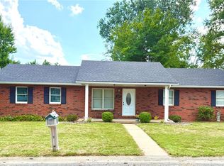 460 Fairfax Dr, Columbia, IL 62236