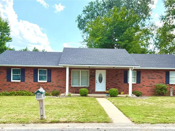 460 Fairfax Dr, Columbia, IL 62236