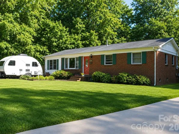1122 Zion Ct, Charlotte, NC 28209