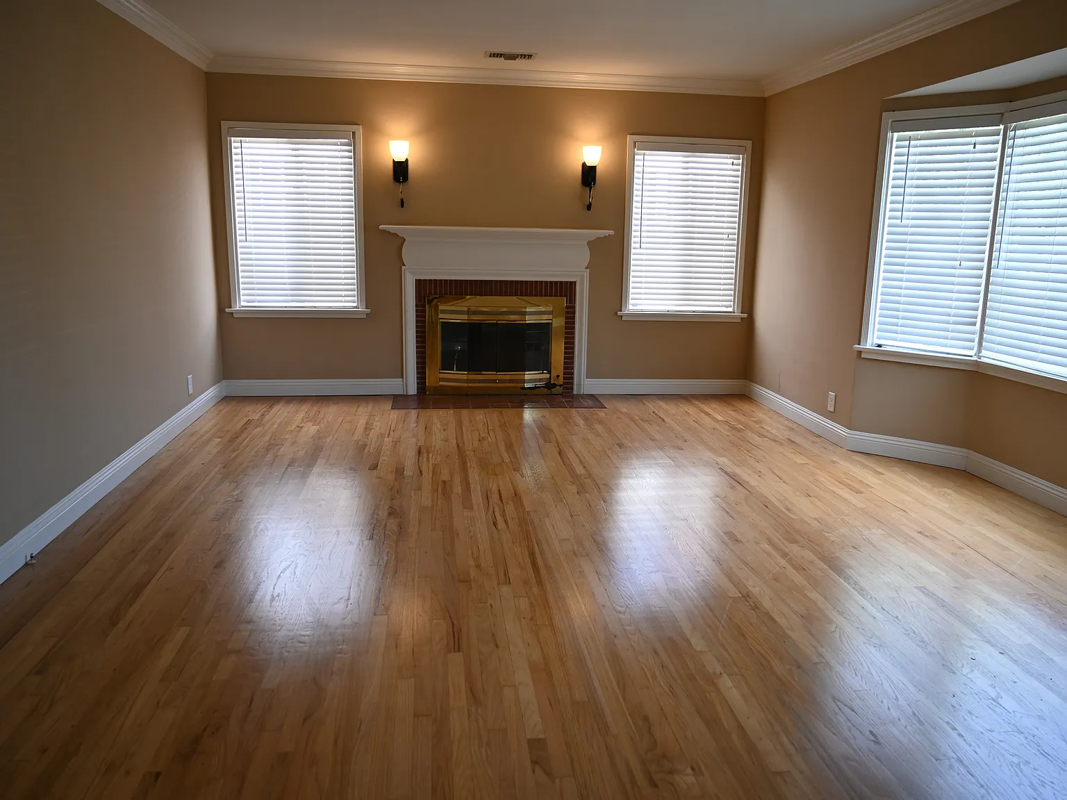 2 bed, 1.5 bath, 1652 sqft, $4,200 — Photo 4