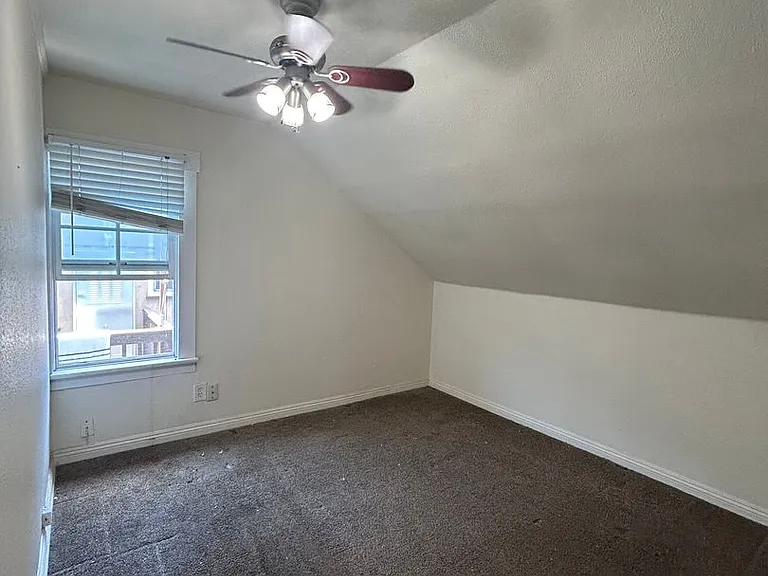 Upstairs one bedroom available now on Emerald between Cass and Bayard — Photo 4