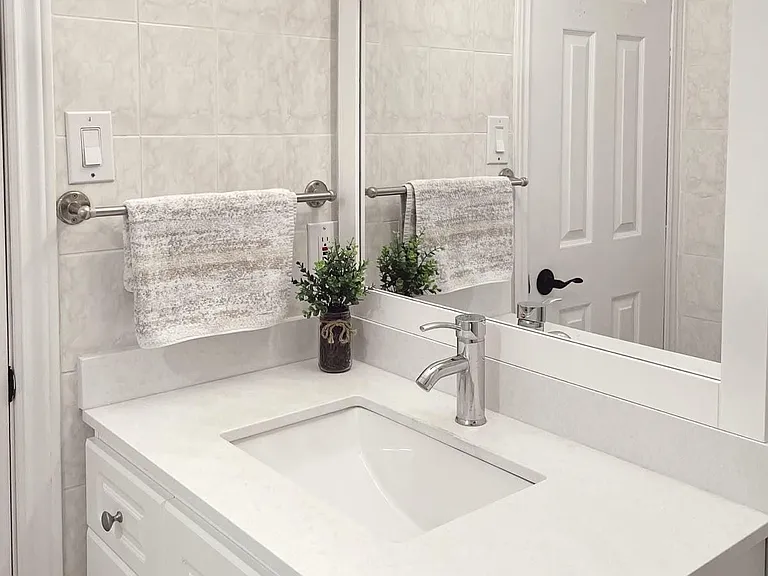 551 Hayward Cres #MAIN — Photo 10