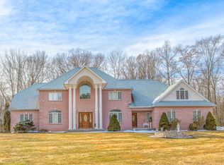 152 Old Farm Rd, East Longmeadow, MA 01028