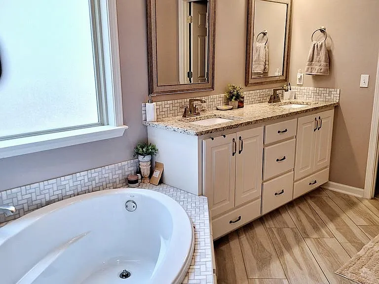 324 Camberly Ct — Photo 8