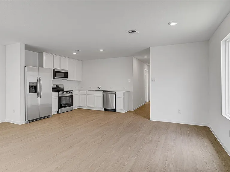 390 Lucia Way — Photo 13