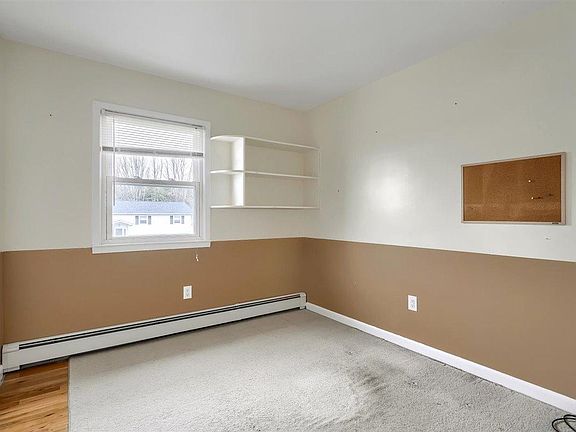 5th image of 42 Moulton Cir