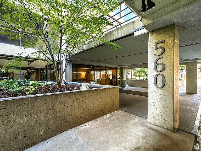 Entry from Guest Parking / Drop off