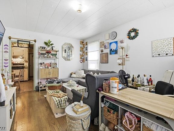 3rd image of 318 Highland Ave