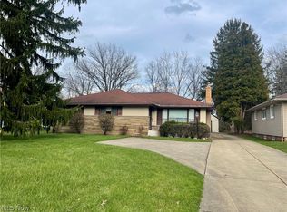 891 Lander Rd, Mayfield Village, OH