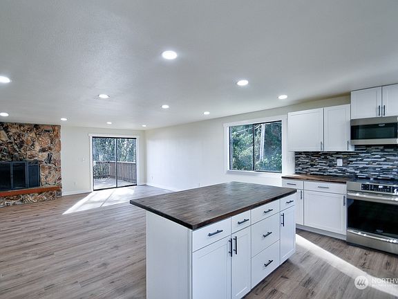 5th image of 700 Sandra Lee Street SE