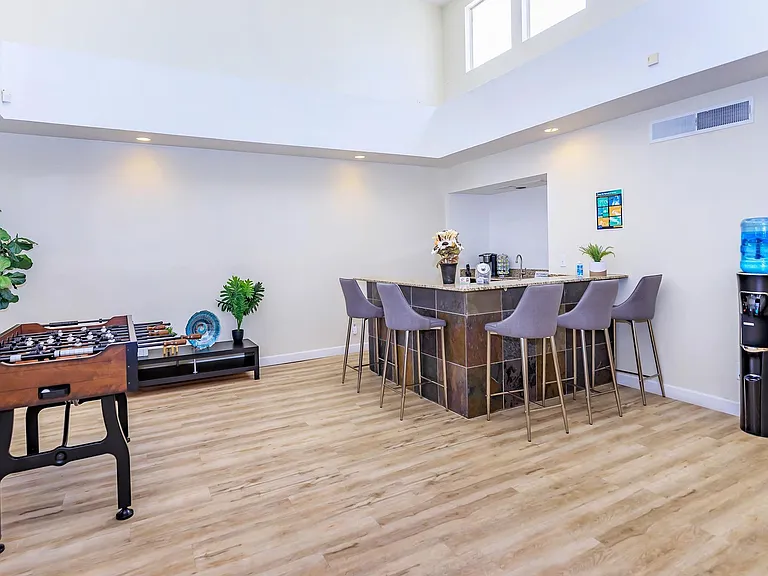 Sun Creek Apartments — Photo 16