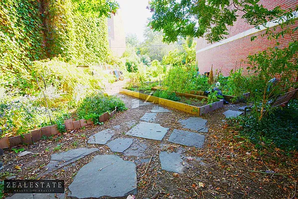 Rented by ZealEstate Group Inc | media 38