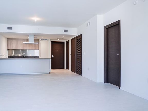3rd image of 1000 Brickell Plz #3014