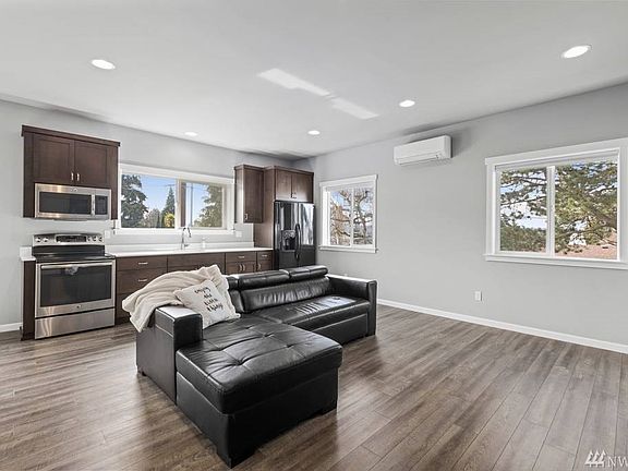 2nd Kitchen with flex space. Or potential 2 bed, 2 bath MIL with private entrance and garage.