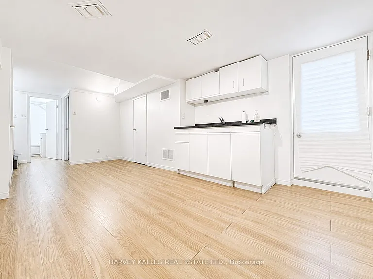 327 Howland Ave #BSMNT — Photo 5