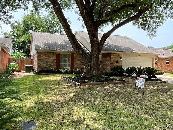 3rd image of 4006 Fitzwater Dr