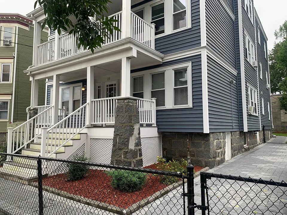 29 Gibson St #2L